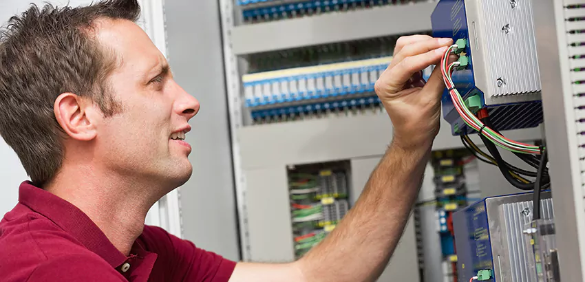 Offshore and Petroleum Facility Electrician in Athens
